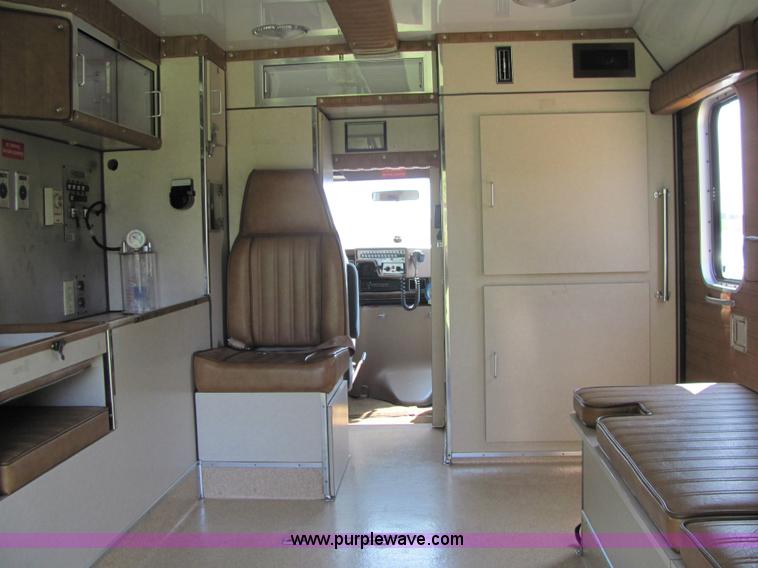 image for item 6840 1988 Ford Econoline E350XL ambulance