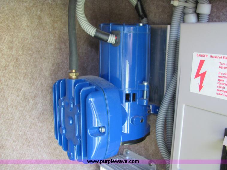 image for item 6840 1988 Ford Econoline E350XL ambulance