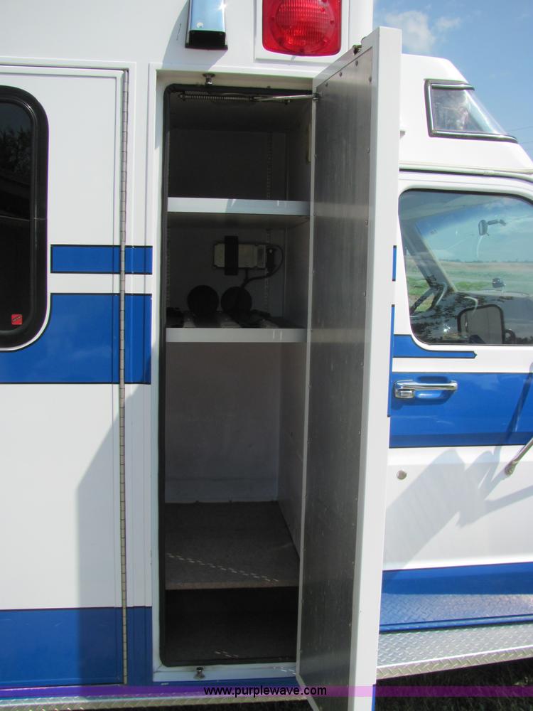 image for item 6840 1988 Ford Econoline E350XL ambulance