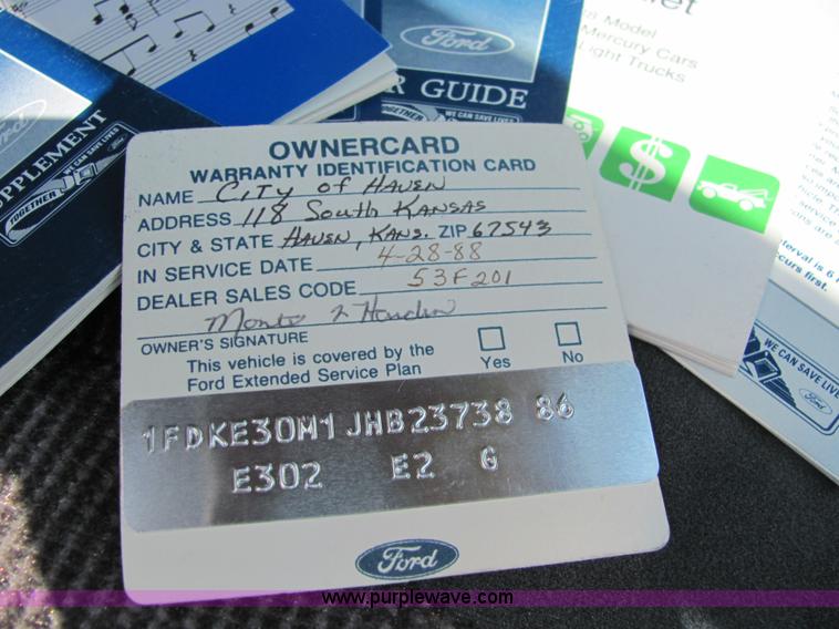 image for item 6840 1988 Ford Econoline E350XL ambulance