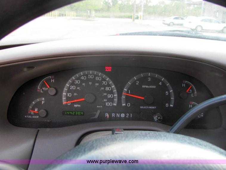 image for item 6985 1999 Ford F150 pickup truck