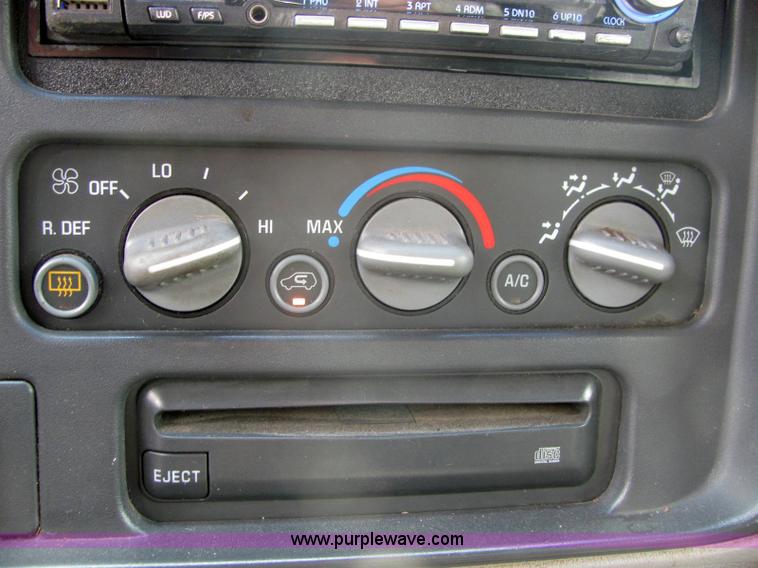 image for item 6986 1996 Chevrolet Tahoe K1500 LT