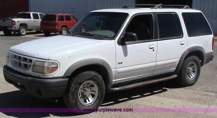 image for item 7201 2000 Ford Exporer XLS