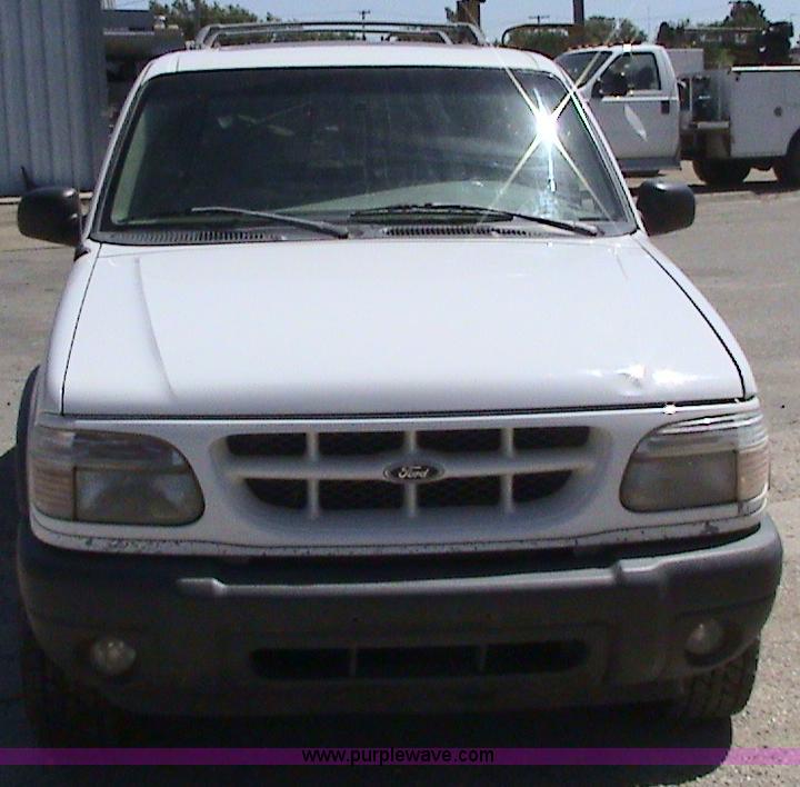 image for item 7201 2000 Ford Exporer XLS