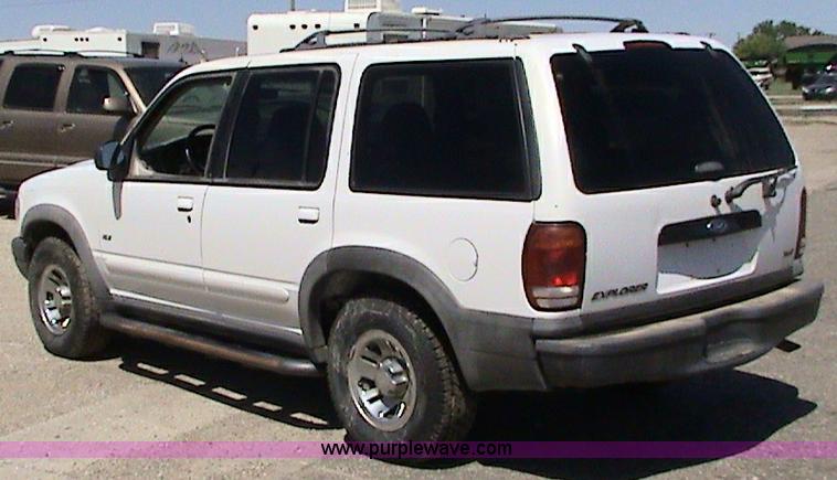 image for item 7201 2000 Ford Exporer XLS