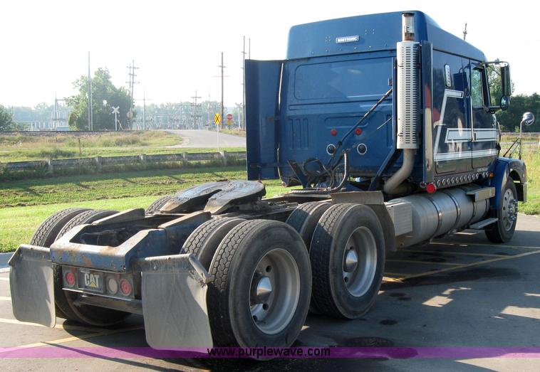 image for item 2282 1994 Volvo Aero Wia semi truck