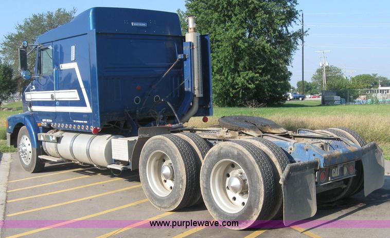 image for item 2282 1994 Volvo Aero Wia semi truck
