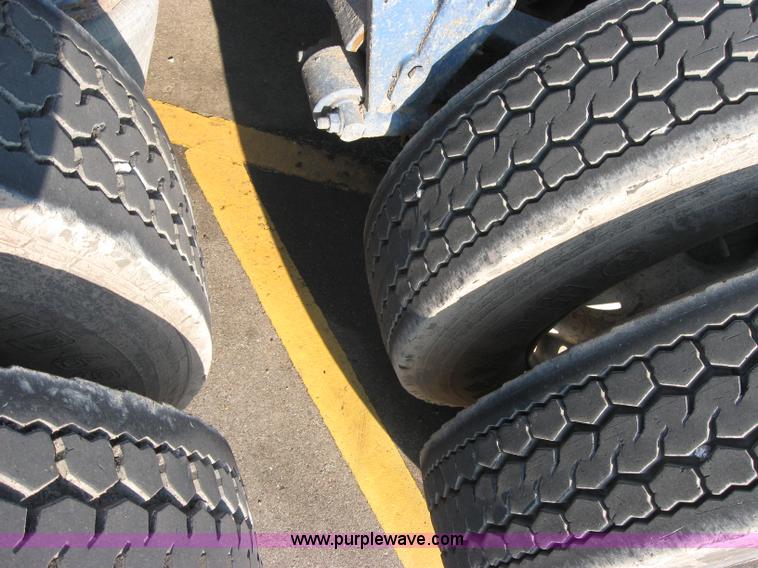 image for item 2282 1994 Volvo Aero Wia semi truck