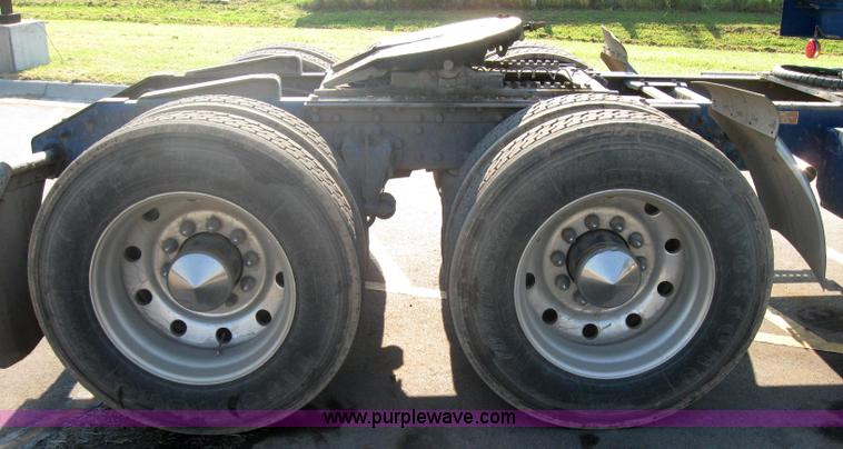 image for item 2282 1994 Volvo Aero Wia semi truck