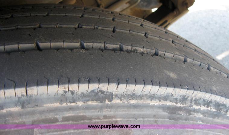 image for item 2282 1994 Volvo Aero Wia semi truck