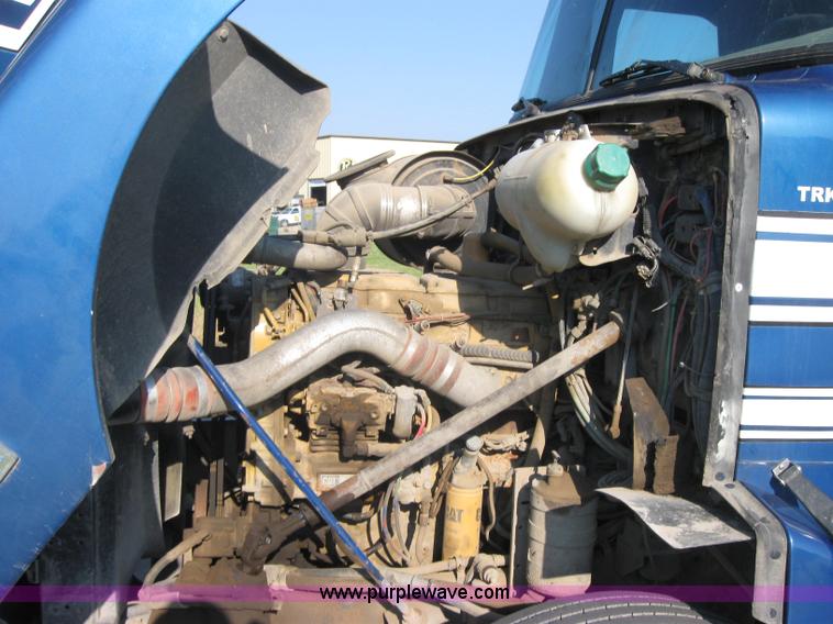 image for item 2282 1994 Volvo Aero Wia semi truck