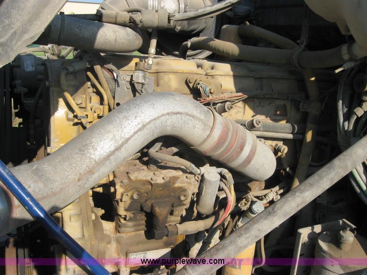 image for item 2282 1994 Volvo Aero Wia semi truck