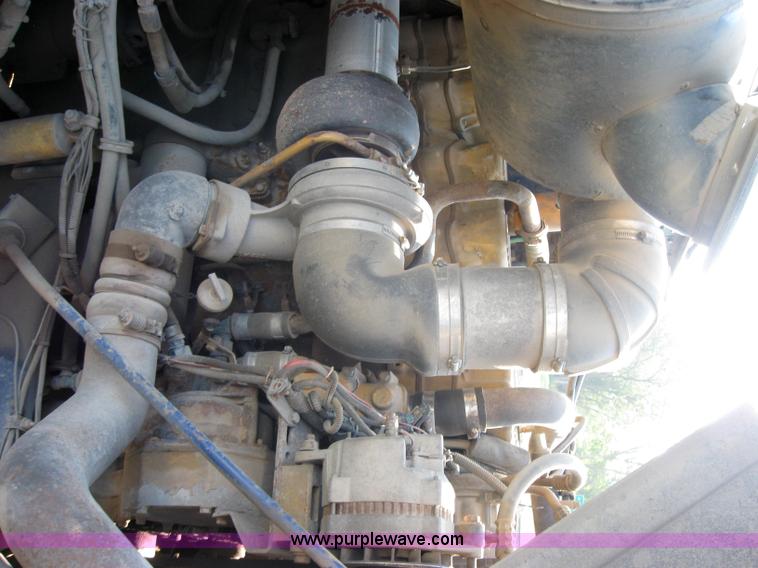 image for item 2282 1994 Volvo Aero Wia semi truck