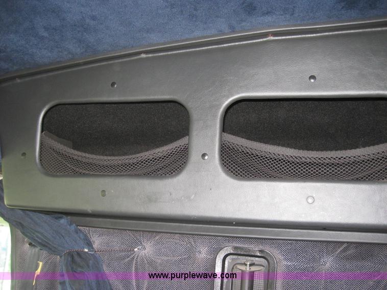 image for item 2282 1994 Volvo Aero Wia semi truck