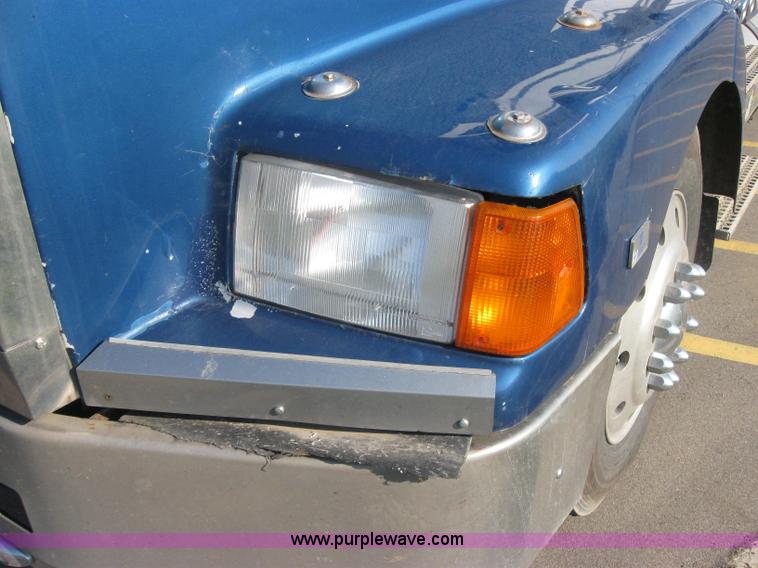 image for item 2282 1994 Volvo Aero Wia semi truck