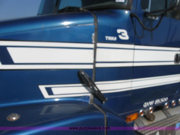 image for item 2282 1994 Volvo Aero Wia semi truck