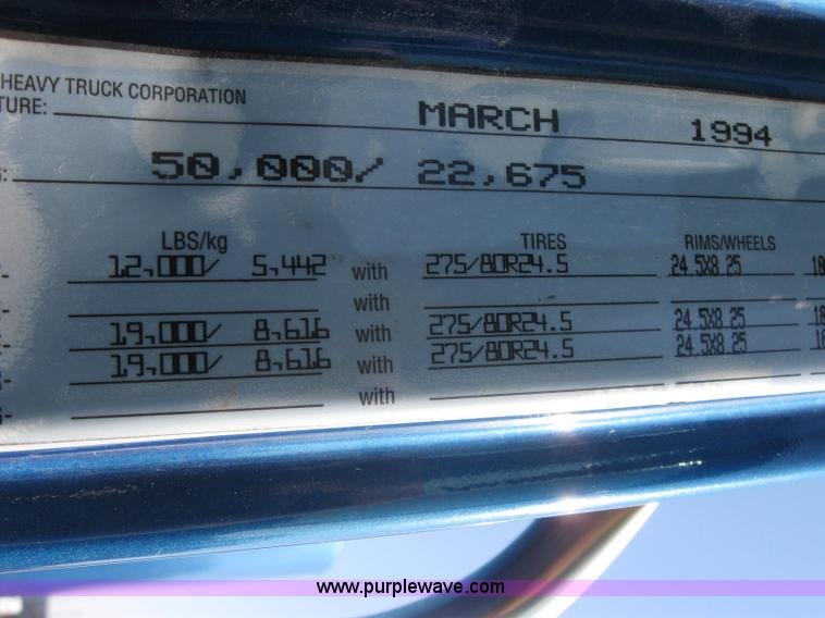 image for item 2282 1994 Volvo Aero Wia semi truck