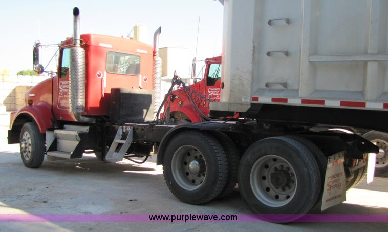 image for item 4647 2000 Kenworth Construct T800 semi truck