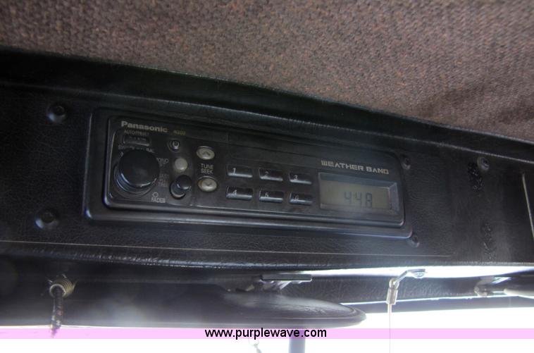 image for item 4647 2000 Kenworth Construct T800 semi truck