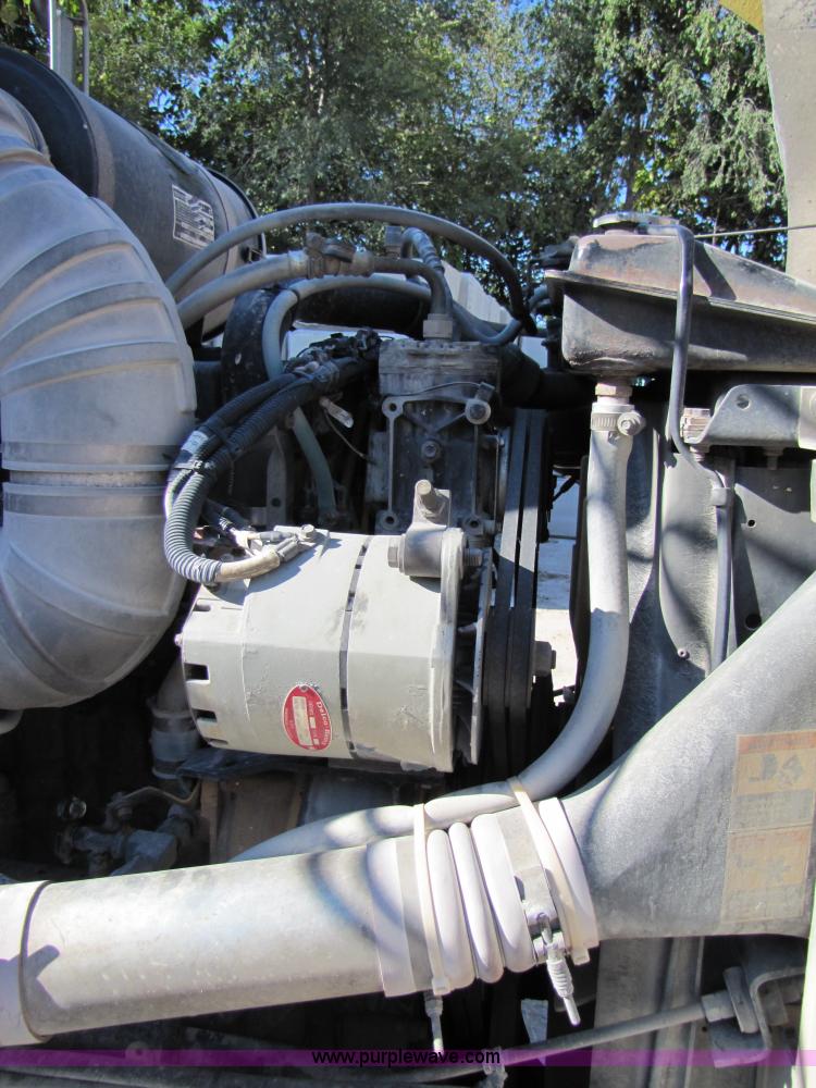 image for item 4647 2000 Kenworth Construct T800 semi truck