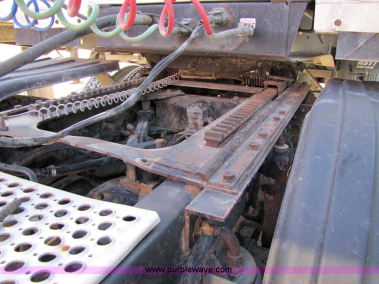 image for item 4647 2000 Kenworth Construct T800 semi truck