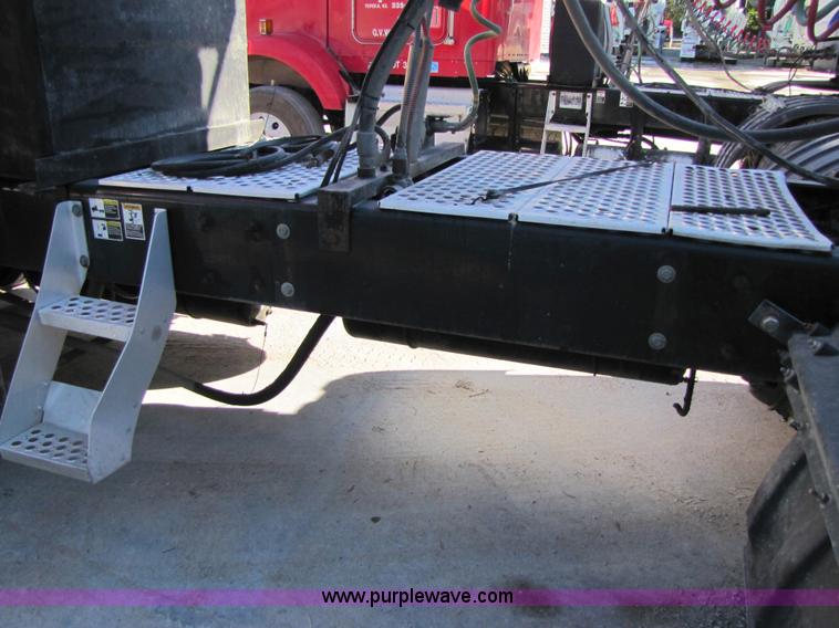 image for item 4647 2000 Kenworth Construct T800 semi truck