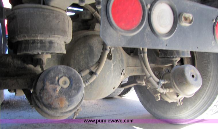 image for item 4647 2000 Kenworth Construct T800 semi truck