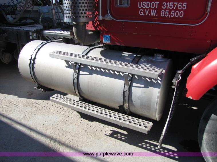 image for item 4647 2000 Kenworth Construct T800 semi truck