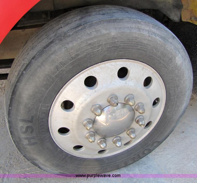 image for item 4647 2000 Kenworth Construct T800 semi truck