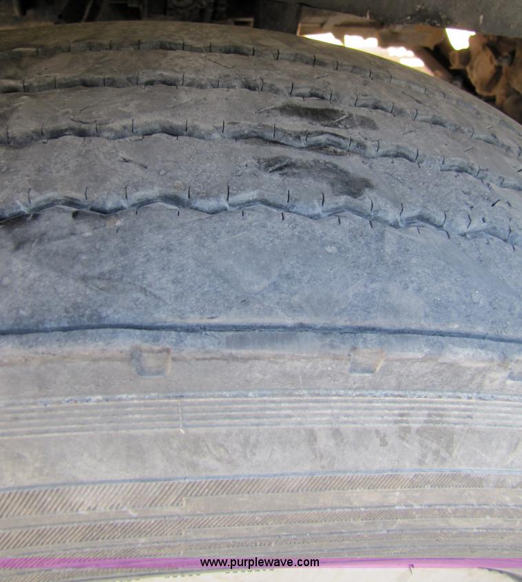 image for item 4647 2000 Kenworth Construct T800 semi truck