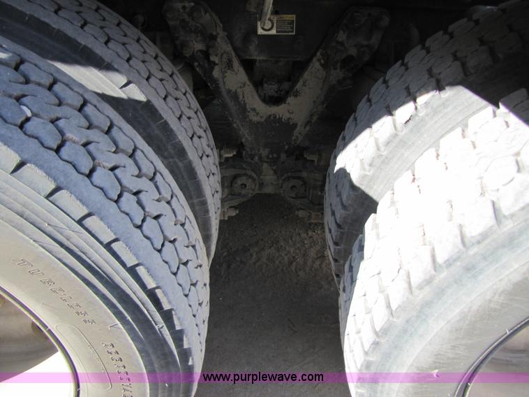 image for item 4647 2000 Kenworth Construct T800 semi truck