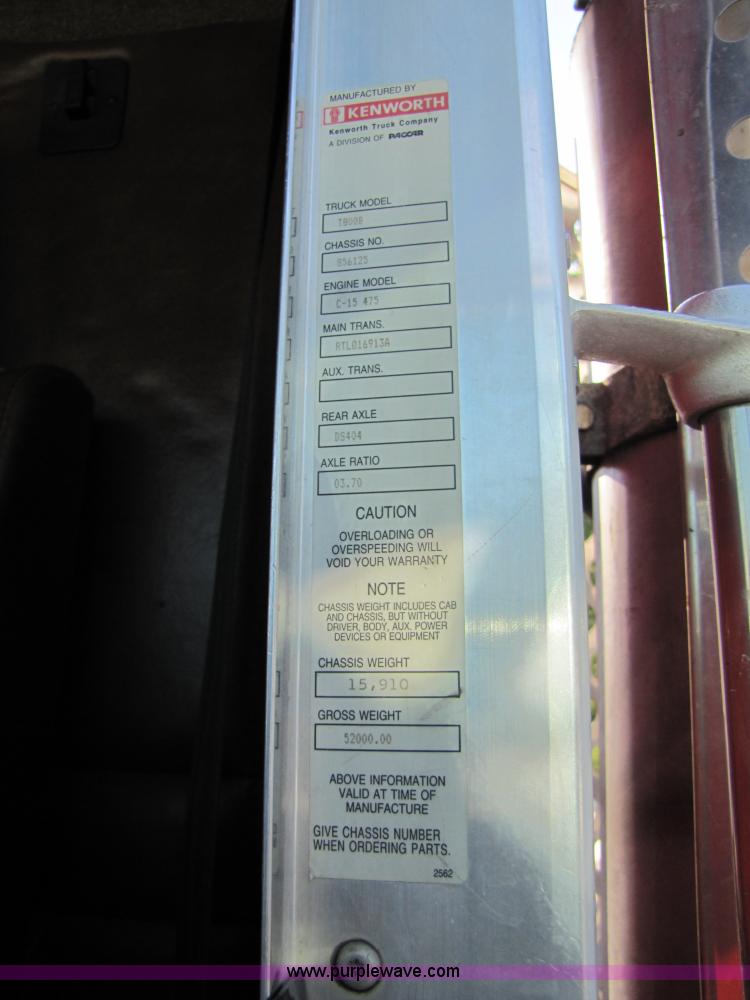 image for item 4647 2000 Kenworth Construct T800 semi truck