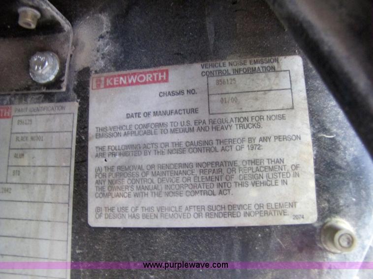 image for item 4647 2000 Kenworth Construct T800 semi truck