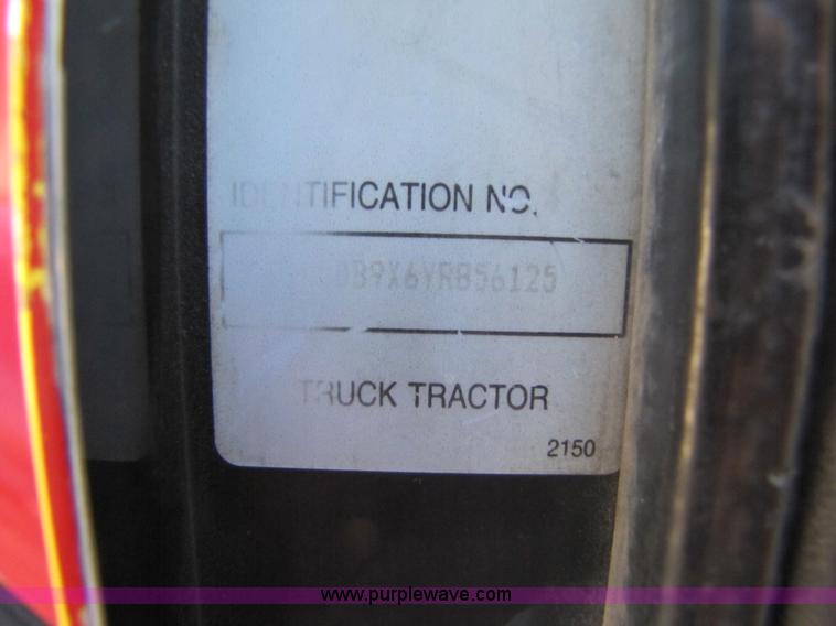 image for item 4647 2000 Kenworth Construct T800 semi truck