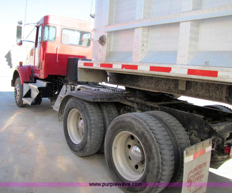 image for item 4648 2000 Kenworth Construct T800 semi truck