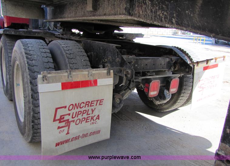 image for item 4648 2000 Kenworth Construct T800 semi truck