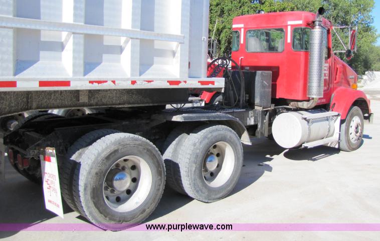 image for item 4648 2000 Kenworth Construct T800 semi truck