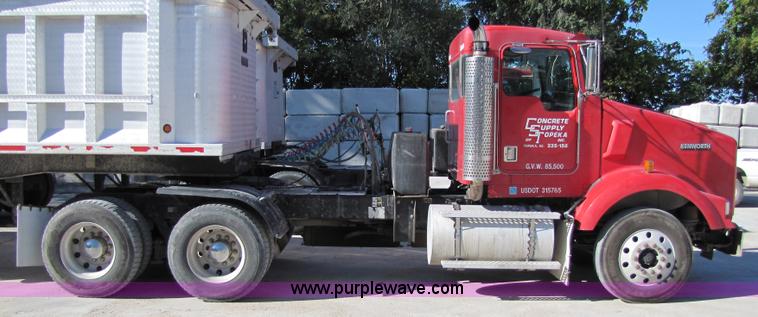 image for item 4648 2000 Kenworth Construct T800 semi truck