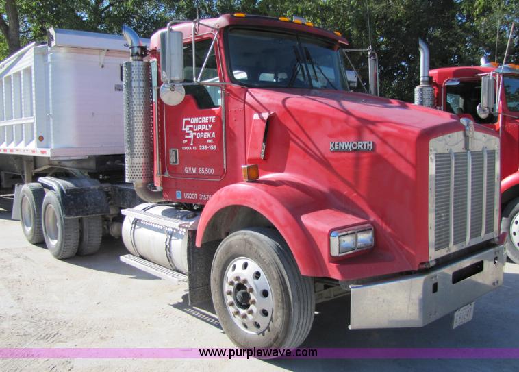 image for item 4648 2000 Kenworth Construct T800 semi truck