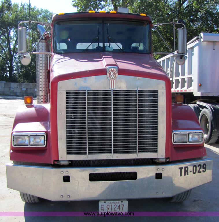 image for item 4648 2000 Kenworth Construct T800 semi truck