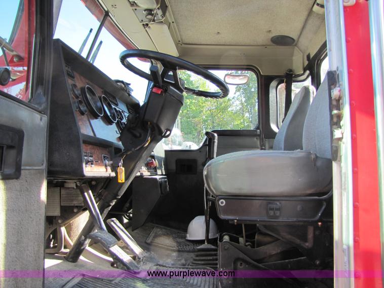 image for item 4648 2000 Kenworth Construct T800 semi truck