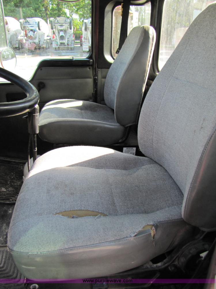 image for item 4648 2000 Kenworth Construct T800 semi truck