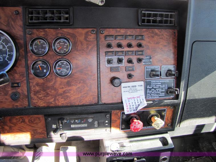 image for item 4648 2000 Kenworth Construct T800 semi truck