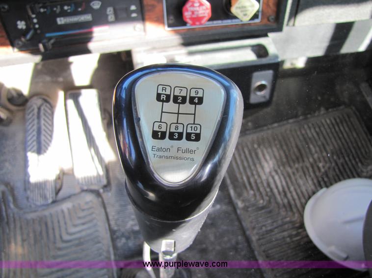 image for item 4648 2000 Kenworth Construct T800 semi truck