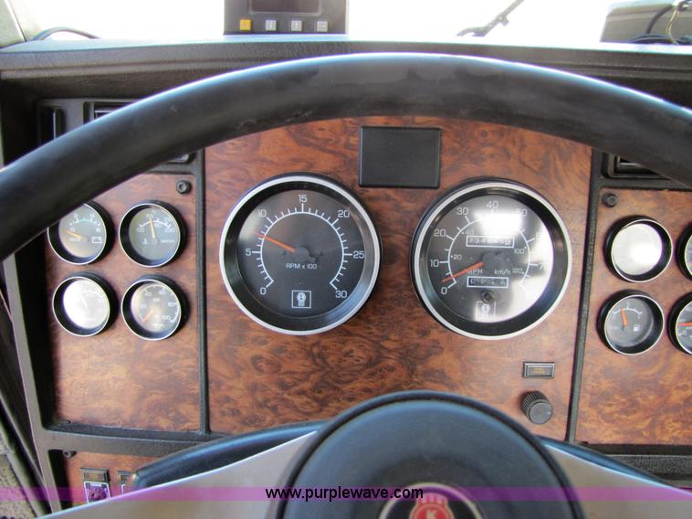 image for item 4648 2000 Kenworth Construct T800 semi truck