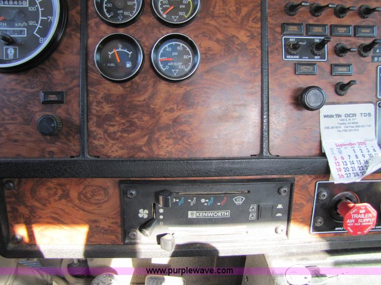 image for item 4648 2000 Kenworth Construct T800 semi truck