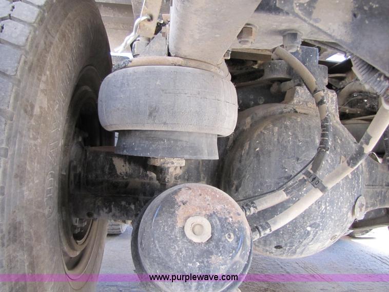 image for item 4648 2000 Kenworth Construct T800 semi truck