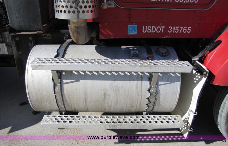 image for item 4648 2000 Kenworth Construct T800 semi truck