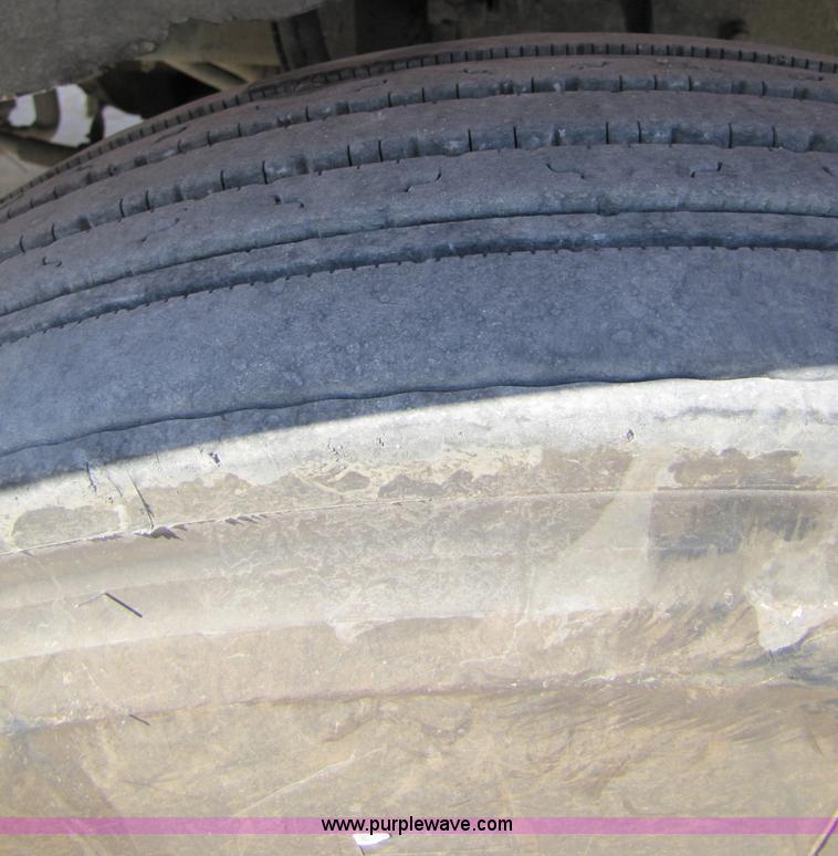 image for item 4648 2000 Kenworth Construct T800 semi truck