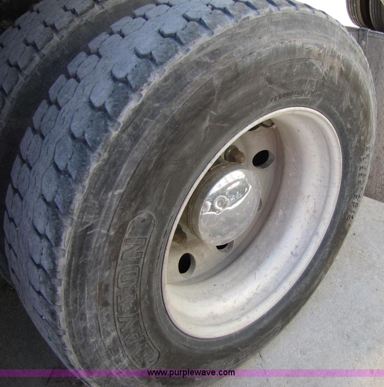 image for item 4648 2000 Kenworth Construct T800 semi truck